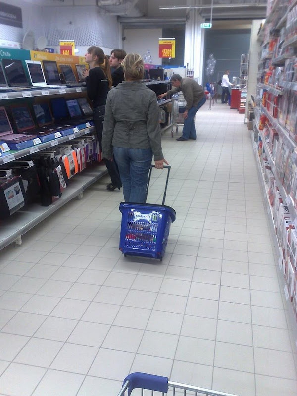 Carrefour, Москва. сумка-тележка